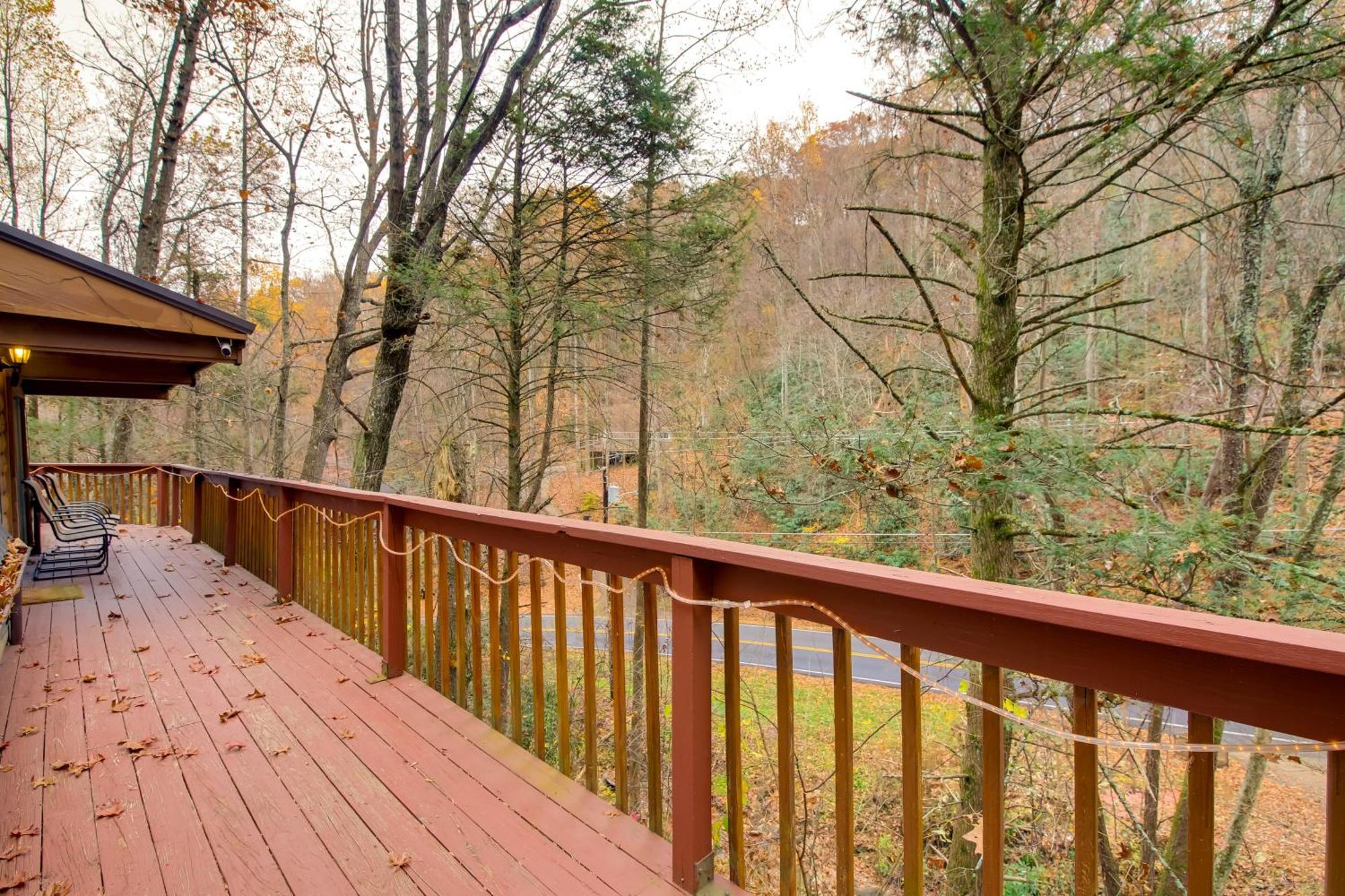 Gatlinburg A-Frame Home With Hot Tub Near Parkway Екстер'єр фото