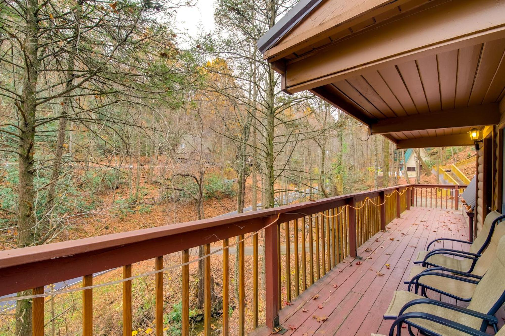 Gatlinburg A-Frame Home With Hot Tub Near Parkway Екстер'єр фото