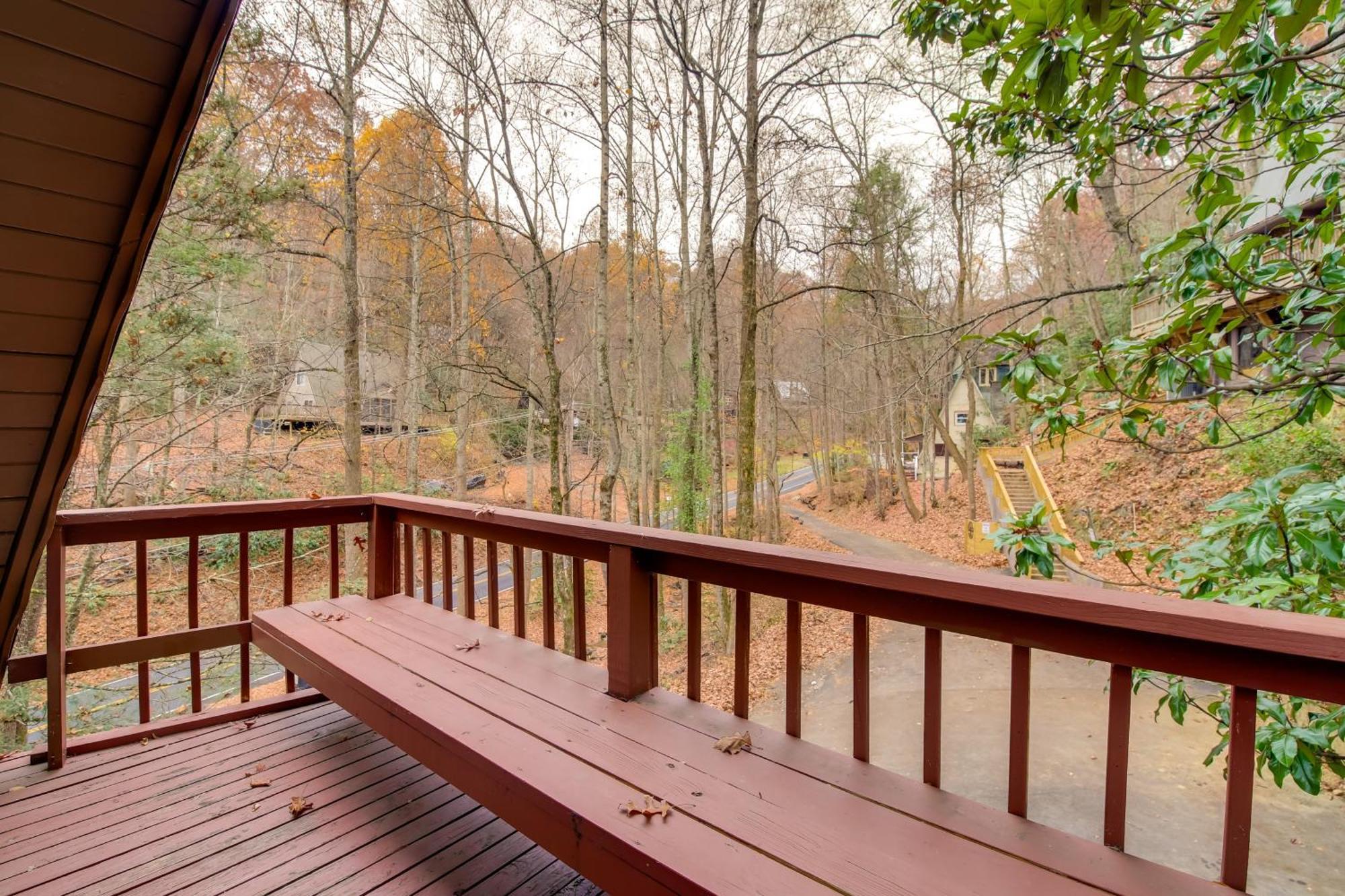 Gatlinburg A-Frame Home With Hot Tub Near Parkway Екстер'єр фото