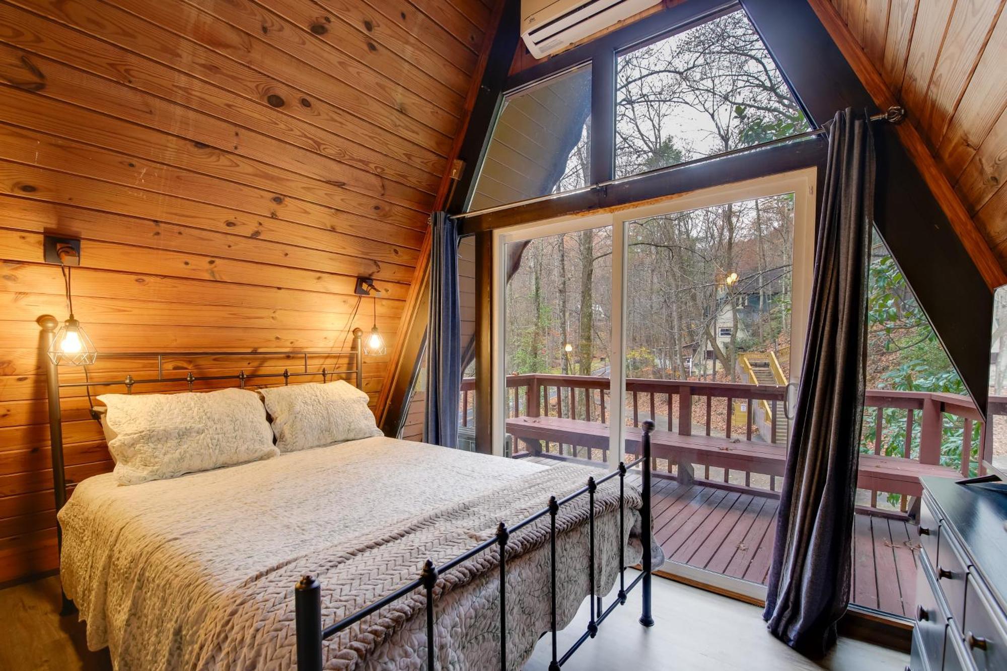 Gatlinburg A-Frame Home With Hot Tub Near Parkway Екстер'єр фото