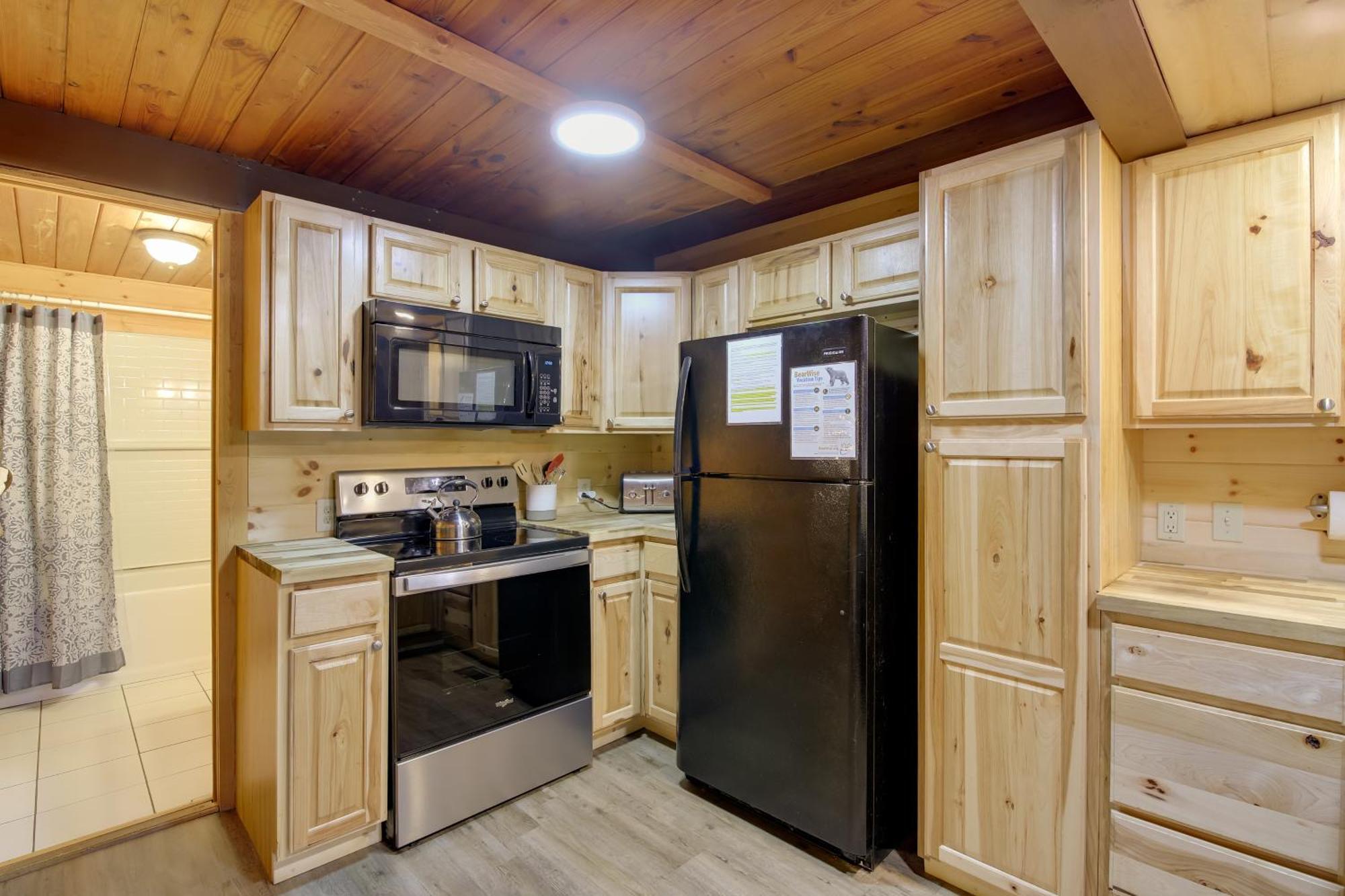 Gatlinburg A-Frame Home With Hot Tub Near Parkway Екстер'єр фото