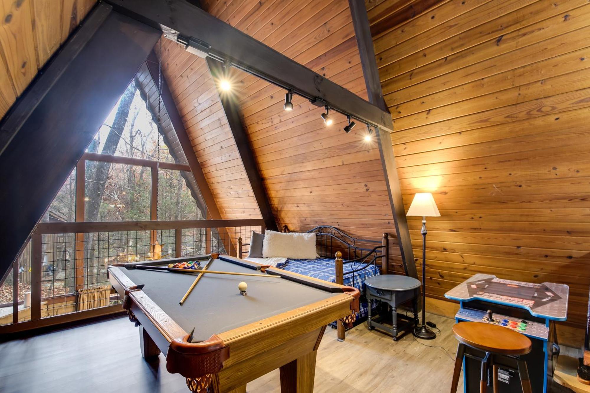 Gatlinburg A-Frame Home With Hot Tub Near Parkway Екстер'єр фото