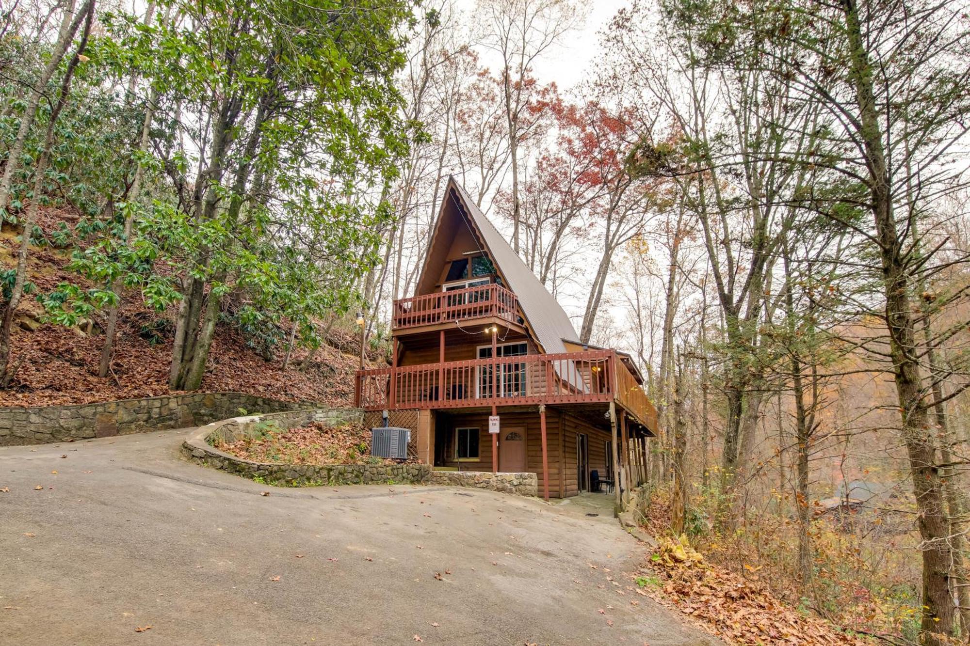 Gatlinburg A-Frame Home With Hot Tub Near Parkway Екстер'єр фото